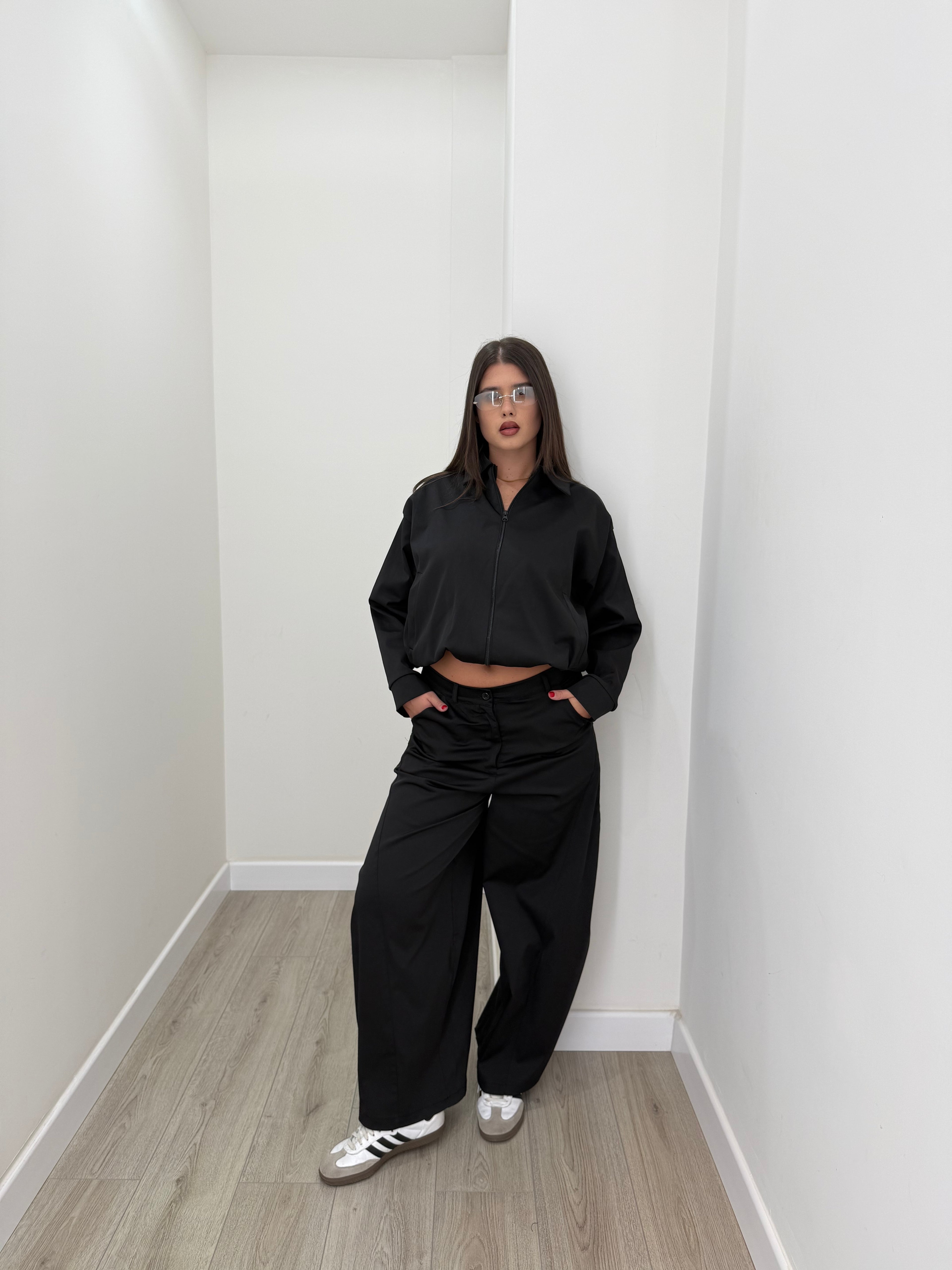 SET AMIRA